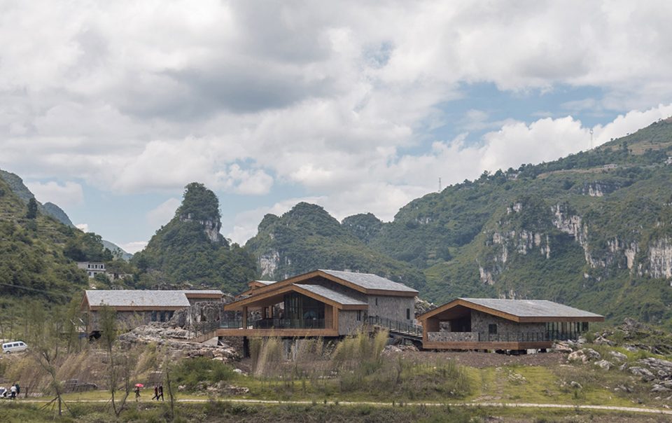 008-Tourist-Center-of-Anlong-Limestone-Resort-China-by-3andwich-DesignHe-Wei-Stu.jpg