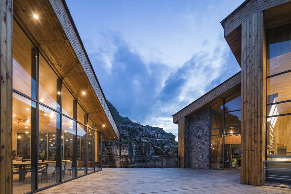 013-Tourist-Center-of-Anlong-Limestone-Resort-China-by-3andwich-DesignHe-Wei-Stu.jpg